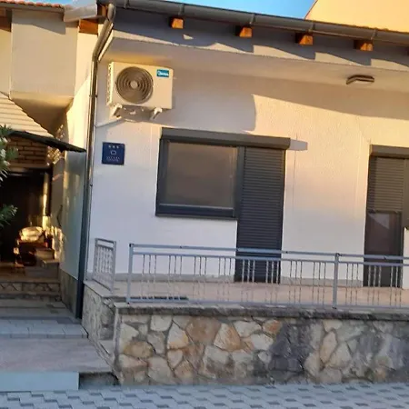 House Macut * Водице